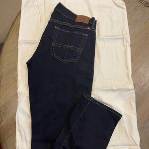 Lucky Sweet n Straight jeans. Never worn. Easy fit, stretch, mid-rise.